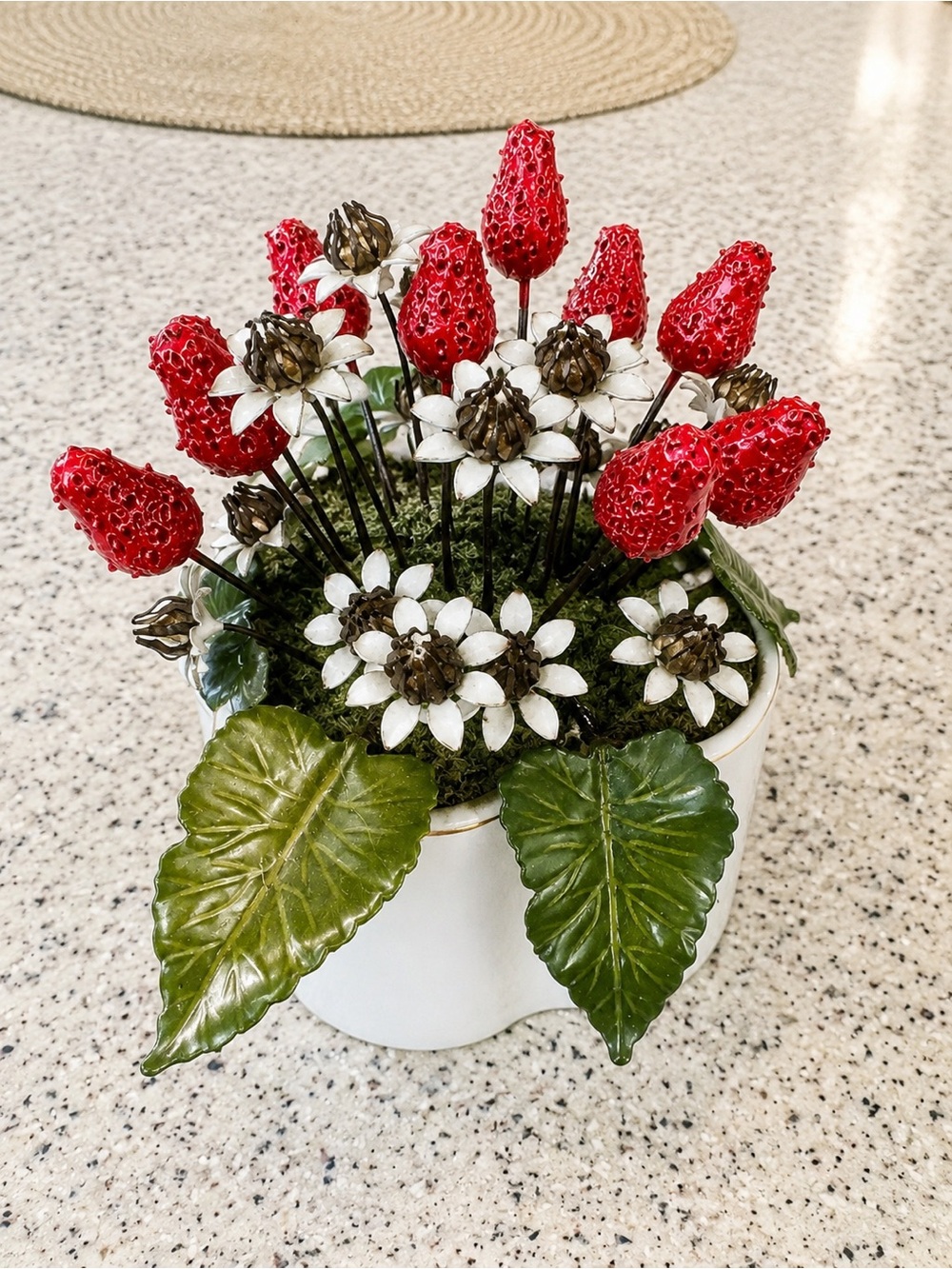 🍓 Vintage Ted Arnold Porcelain Mini Strawberry Arrangement